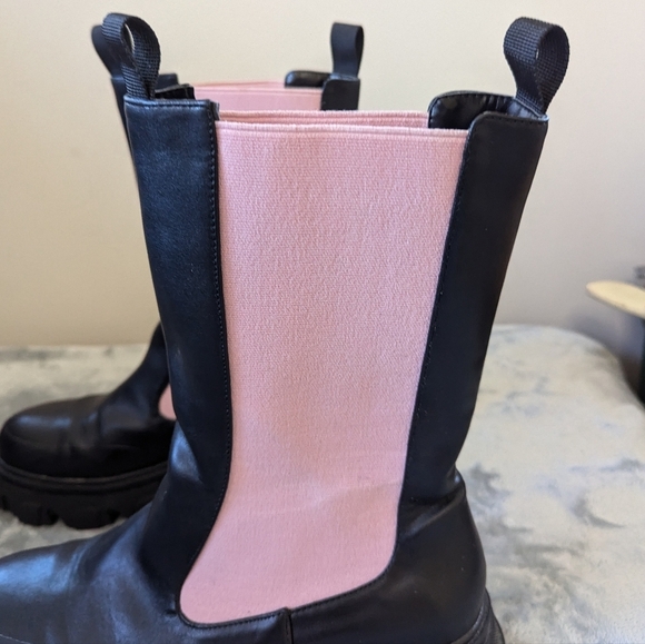 Public Desire Kira Chelsea Lug Sole Boots - Picture 4 of 16